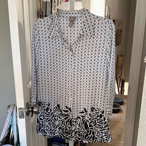 Chicos Botton down blouse blk & wht
Large